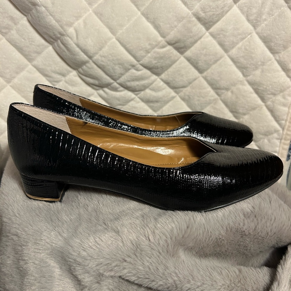 J. Renee Bambalina Women’s Lizard Print Patent Leather Black Pumps Heels size 8
